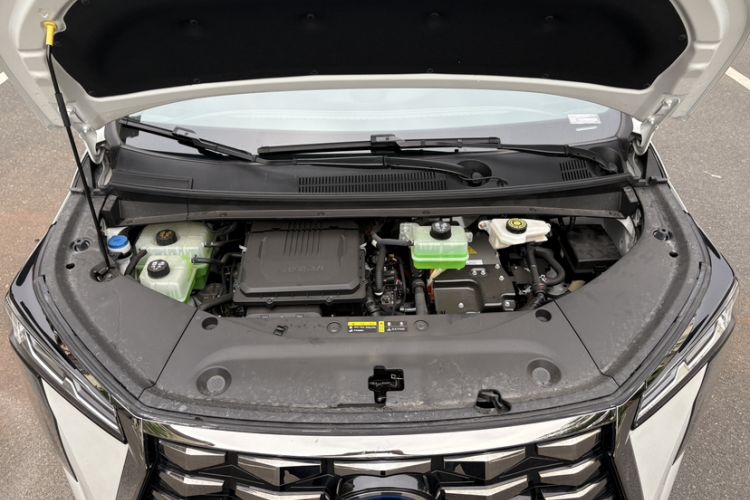 Used GAC Trumpchi Xiangwang M8 2025 Kunkun Series Ultra First-Class Cabin Engine Bay