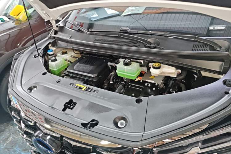 Used GAC Trumpchi Xiangwang M8 2025 Kunkun Series Ultra First-Class Cabin Engine Bay