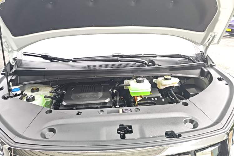 Used GAC Trumpchi Xiangwang M8 2025 Kunkun Series Ultra First-Class Cabin Engine Bay