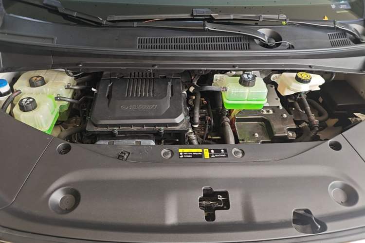Used GAC Trumpchi Xiangwang M8 2025 Kunkun Series Ultra First-Class Cabin Engine Bay