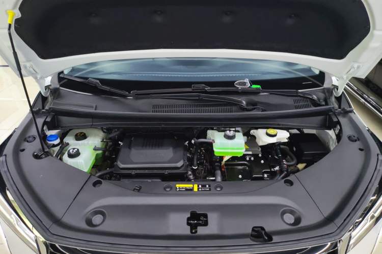Used GAC Trumpchi Xiangwang M8 2025 Kunkun Series Ultra First-Class Cabin Engine Bay
