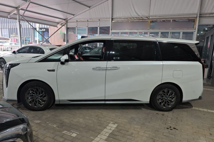 Used GAC Trumpchi Xiangwang M8 2025 Kunkun Series Ultra First-Class Cabin Exterior 3