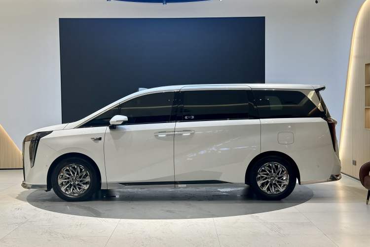 Used GAC Trumpchi Xiangwang M8 2025 Kunkun Series Ultra First-Class Cabin Exterior 3