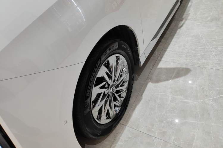 Used GAC Trumpchi Xiangwang M8 2025 Kunkun Series Ultra First-Class Cabin Exterior 4