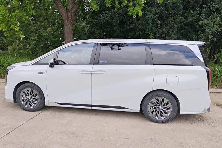 Used GAC Trumpchi Xiangwang M8 2025 Kunkun Series Ultra First-Class Cabin Exterior 5