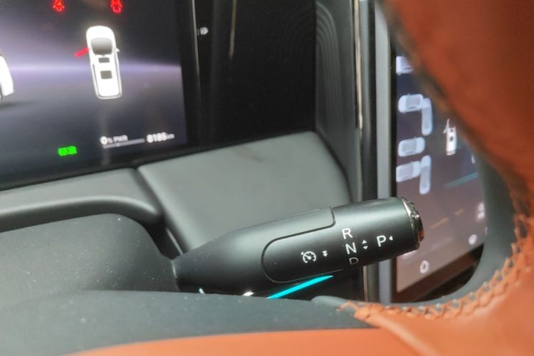Used GAC Trumpchi Xiangwang M8 2025 Kunkun Series Ultra First-Class Cabin Gear Lever