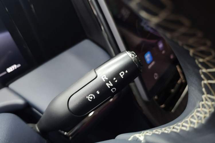 Used GAC Trumpchi Xiangwang M8 2025 Kunkun Series Ultra First-Class Cabin Gear Lever
