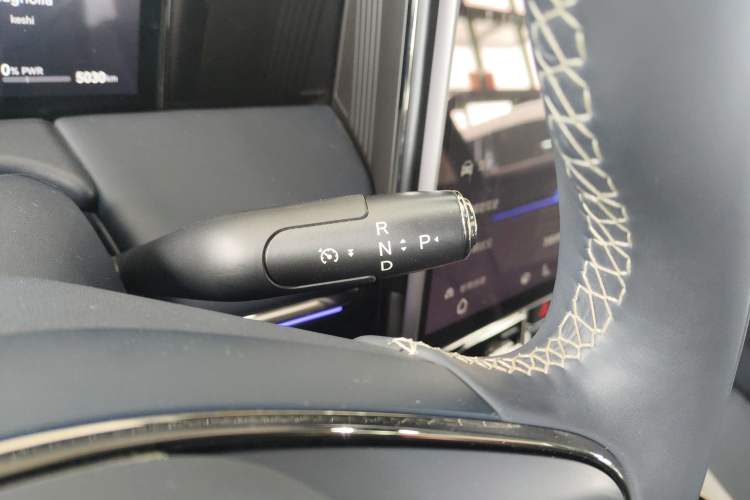 Used GAC Trumpchi Xiangwang M8 2025 Kunkun Series Ultra First-Class Cabin Gear Lever