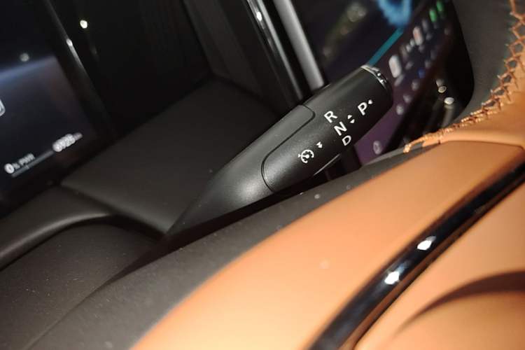 Used GAC Trumpchi Xiangwang M8 2025 Kunkun Series Ultra First-Class Cabin Gear Lever