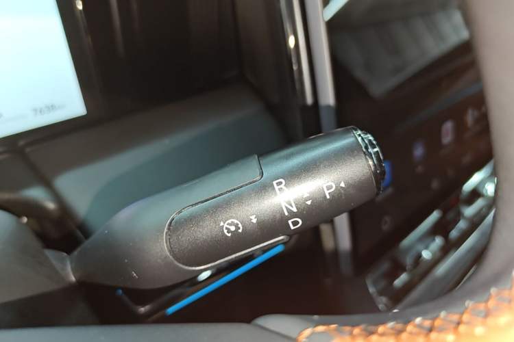 Used GAC Trumpchi Xiangwang M8 2025 Kunkun Series Ultra First-Class Cabin Gear Lever