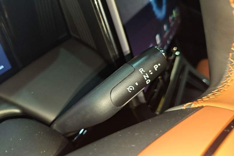Used GAC Trumpchi Xiangwang M8 2025 Kunkun Series Ultra First-Class Cabin Gear Lever