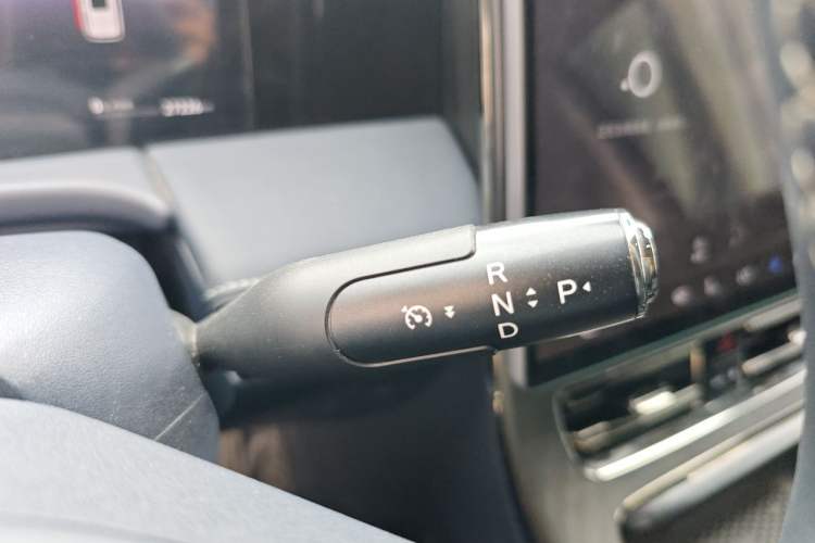 Used GAC Trumpchi Xiangwang M8 2025 Kunkun Series Ultra First-Class Cabin Gear Lever