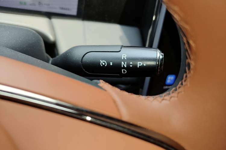 Used GAC Trumpchi Xiangwang M8 2025 Kunkun Series Ultra First-Class Cabin Gear Lever