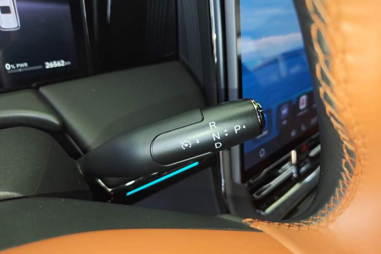 Used GAC Trumpchi Xiangwang M8 2025 Kunkun Series Ultra First-Class Cabin Gear Lever