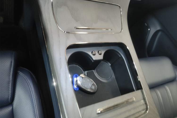 Used GAC Trumpchi Xiangwang M8 2025 Kunkun Series Ultra First-Class Cabin Gear Lever