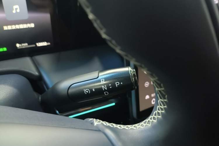 Used GAC Trumpchi Xiangwang M8 2025 Kunkun Series Ultra First-Class Cabin Gear Lever
