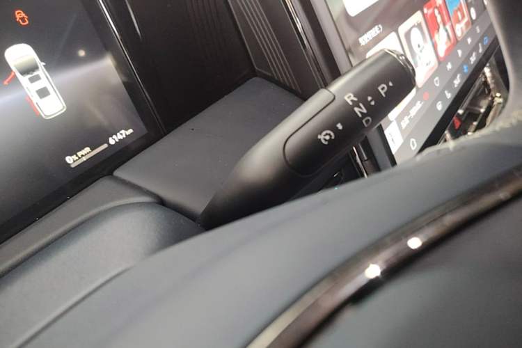 Used GAC Trumpchi Xiangwang M8 2025 Kunkun Series Ultra First-Class Cabin Gear Lever