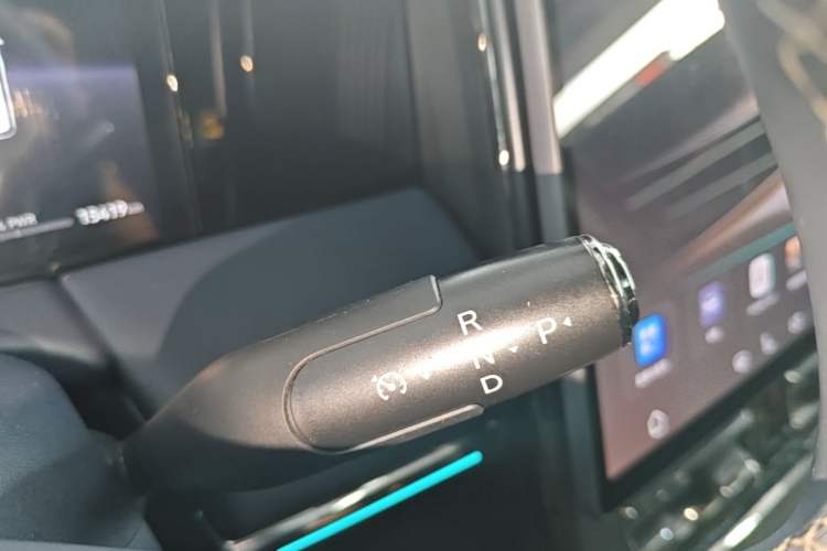 Used GAC Trumpchi Xiangwang M8 2025 Kunkun Series Ultra First-Class Cabin Gear Lever