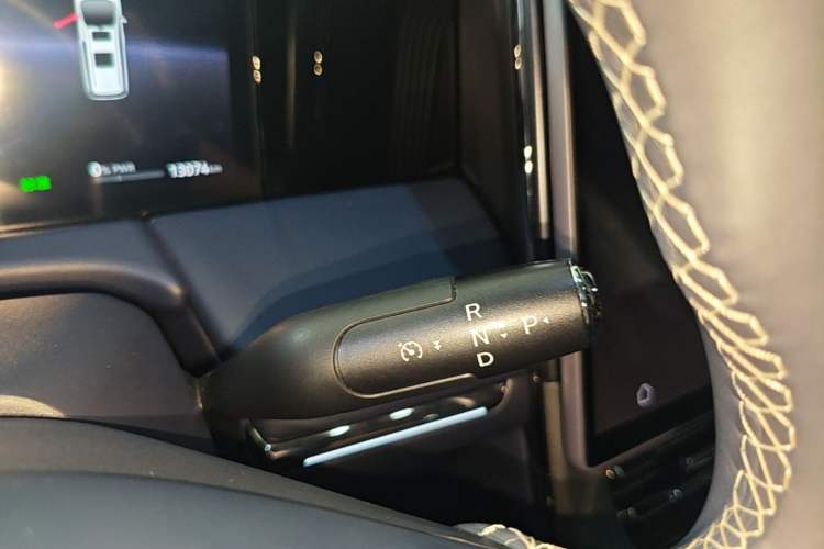 Used GAC Trumpchi Xiangwang M8 2025 Kunkun Series Ultra First-Class Cabin Gear Lever