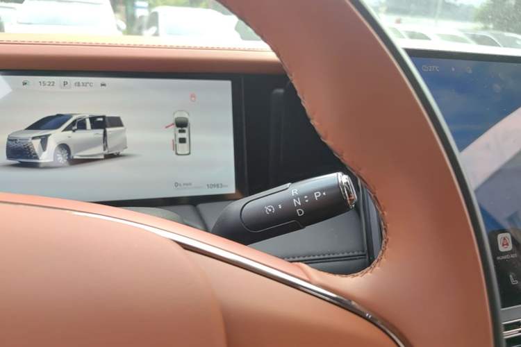 Used GAC Trumpchi Xiangwang M8 2025 Qiankun Series Pro Comfort Cabin Gear Lever