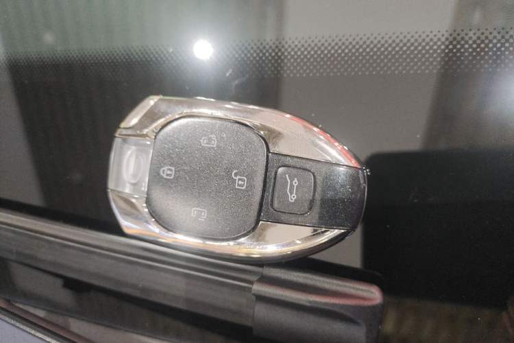 Used GAC Trumpchi Xiangwang M8 2025 Kunkun Series Ultra First-Class Cabin Interior 1