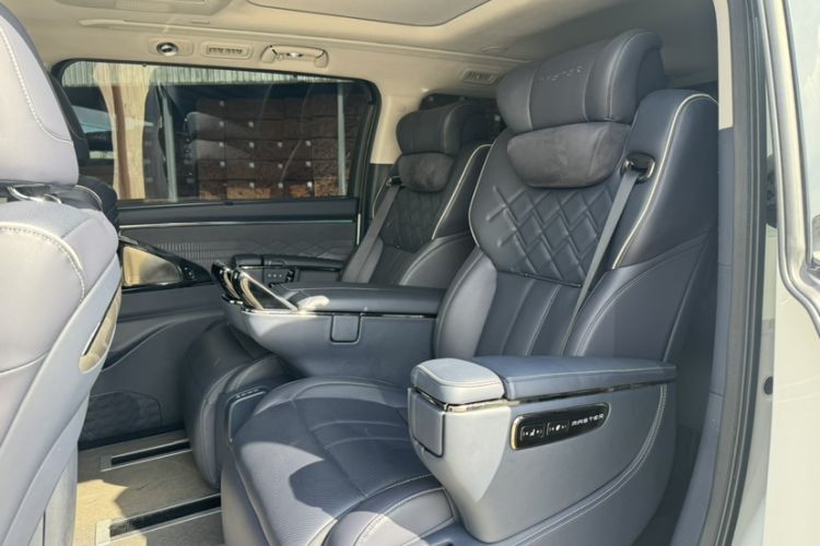 Used GAC Trumpchi Xiangwang M8 2025 Kunkun Series Ultra First-Class Cabin Interior 2