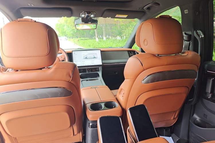Used GAC Trumpchi Xiangwang M8 2025 Kunkun Series Ultra First-Class Cabin Interior 3