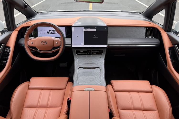 Used GAC Trumpchi Xiangwang M8 2025 Kunkun Series Ultra First-Class Cabin Interior 3