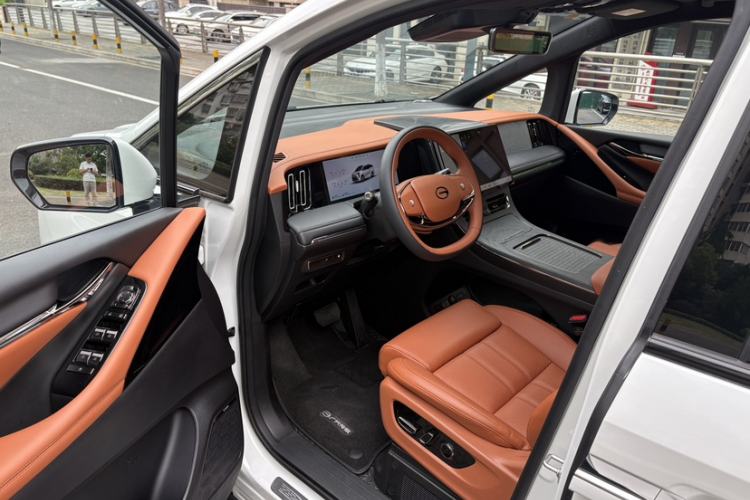 Used GAC Trumpchi Xiangwang M8 2025 Kunkun Series Ultra First-Class Cabin Interior 4