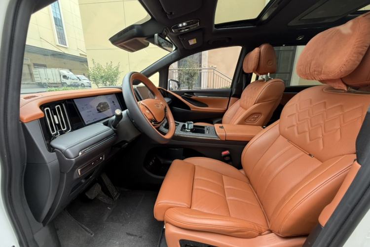 Used GAC Trumpchi Xiangwang M8 2025 Kunkun Series Ultra First-Class Cabin Interior 5