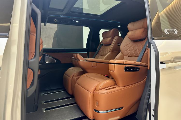 Used GAC Trumpchi Xiangwang M8 2025 Kunkun Series Ultra First-Class Cabin Interior 9