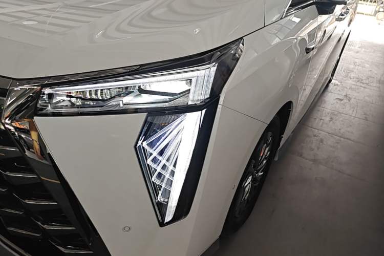 Used GAC Trumpchi Xiangwang M8 2025 Kunkun Series Ultra First-Class Cabin Left Front Headlight