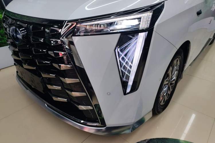 Used GAC Trumpchi Xiangwang M8 2025 Kunkun Series Ultra First-Class Cabin Left Front Headlight