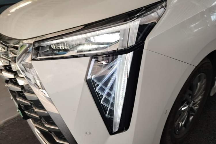 Used GAC Trumpchi Xiangwang M8 2025 Kunkun Series Ultra First-Class Cabin Left Front Headlight