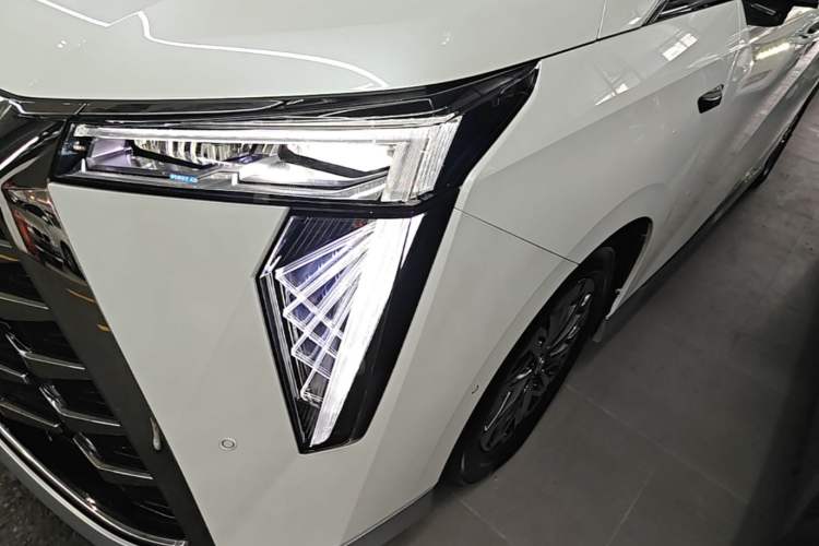 Used GAC Trumpchi Xiangwang M8 2025 Kunkun Series Ultra First-Class Cabin Left Front Headlight