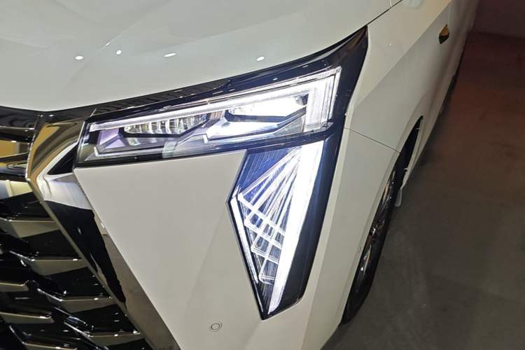 Used GAC Trumpchi Xiangwang M8 2025 Kunkun Series Ultra First-Class Cabin Left Front Headlight