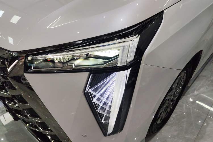 Used GAC Trumpchi Xiangwang M8 2025 Kunkun Series Ultra First-Class Cabin Left Front Headlight