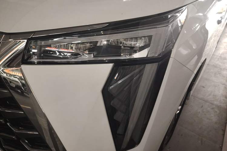 Used GAC Trumpchi Xiangwang M8 2025 Kunkun Series Ultra First-Class Cabin Left Front Headlight