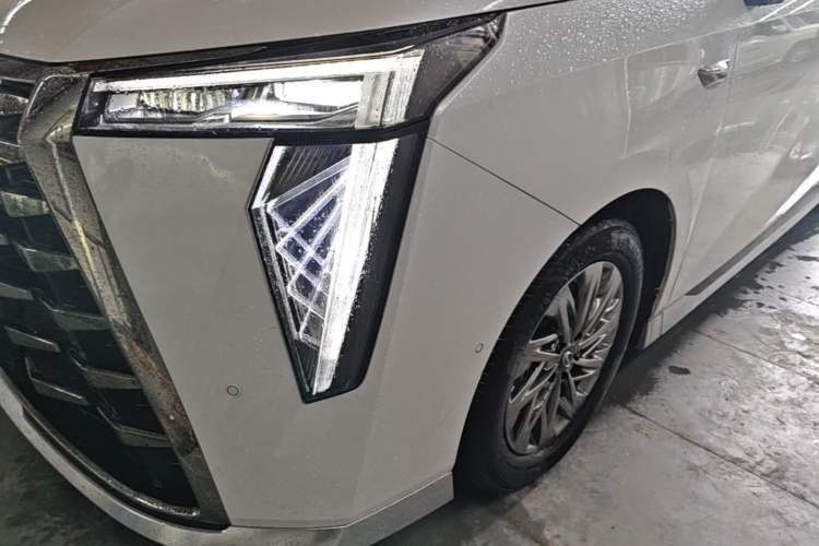 Used GAC Trumpchi Xiangwang M8 2025 Kunkun Series Ultra First-Class Cabin Left Front Headlight