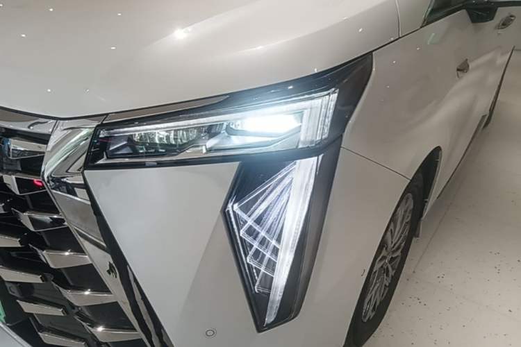 Used GAC Trumpchi Xiangwang M8 2025 Kunkun Series Ultra First-Class Cabin Left Front Headlight
