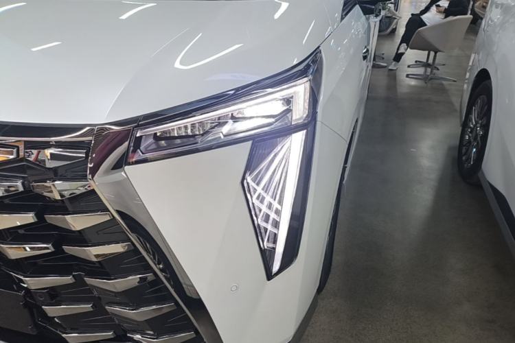 Used GAC Trumpchi Xiangwang M8 2025 Kunkun Series Ultra First-Class Cabin Left Front Headlight