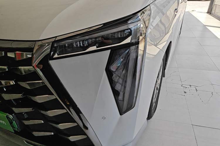 Used GAC Trumpchi Xiangwang M8 2025 Kunkun Series Ultra First-Class Cabin Left Front Headlight