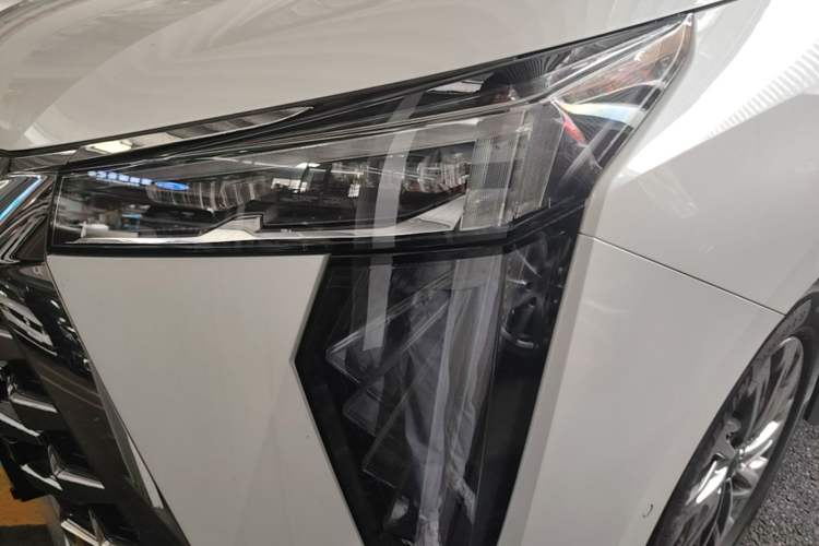 Used GAC Trumpchi Xiangwang M8 2025 Kunkun Series Ultra First-Class Cabin Left Front Headlight