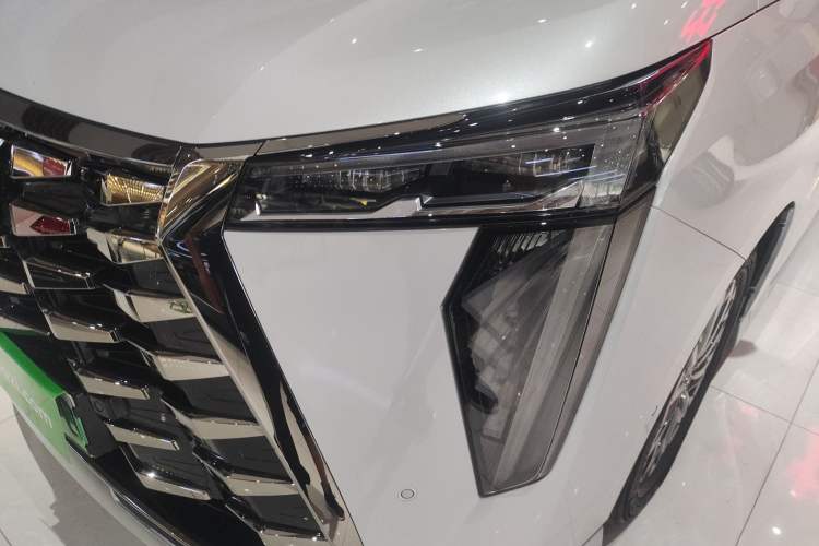 Used GAC Trumpchi Xiangwang M8 2025 Kunkun Series Ultra First-Class Cabin Left Front Headlight