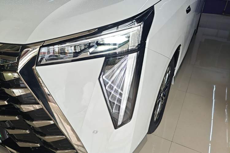 Used GAC Trumpchi Xiangwang M8 2025 Kunkun Series Ultra First-Class Cabin Left Front Headlight