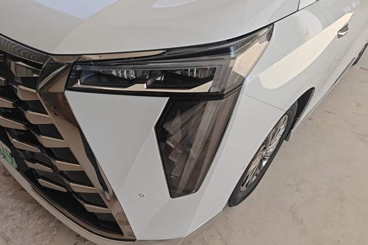 Used GAC Trumpchi Xiangwang M8 2025 Kunkun Series Ultra First-Class Cabin Left Front Headlight