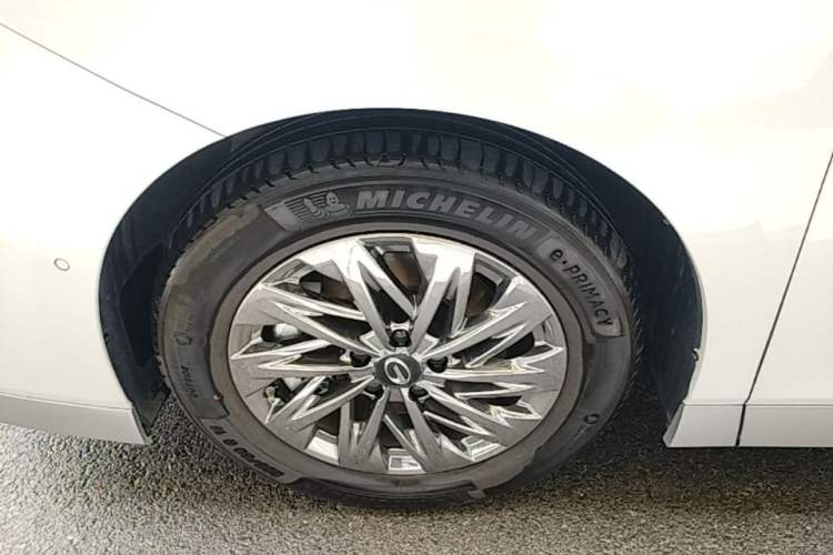 Used GAC Trumpchi Xiangwang M8 2025 Kunkun Series Ultra First-Class Cabin Left Front Wheel Hub