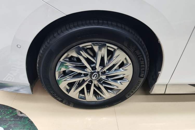 Used GAC Trumpchi Xiangwang M8 2025 Kunkun Series Ultra First-Class Cabin Left Front Wheel Hub
