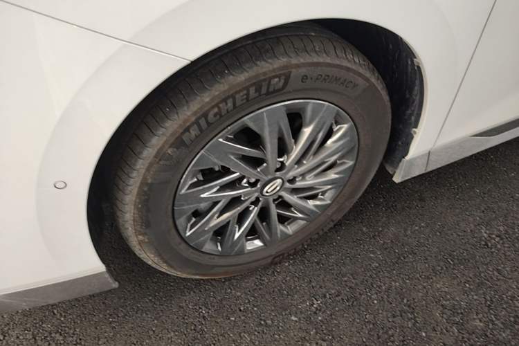 Used GAC Trumpchi Xiangwang M8 2025 Kunkun Series Ultra First-Class Cabin Left Front Wheel Hub