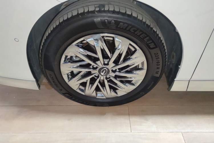 Used GAC Trumpchi Xiangwang M8 2025 Kunkun Series Ultra First-Class Cabin Left Front Wheel Hub